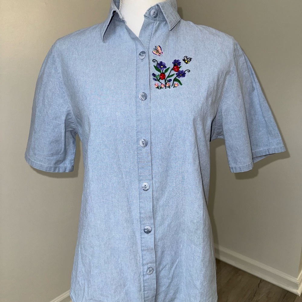 BonWorth Embroidered Shirt Women’s Blue Short Sleeve Button Down Floral Garden‎